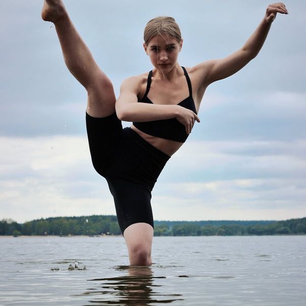 Focused movement of legs during a stability exercise